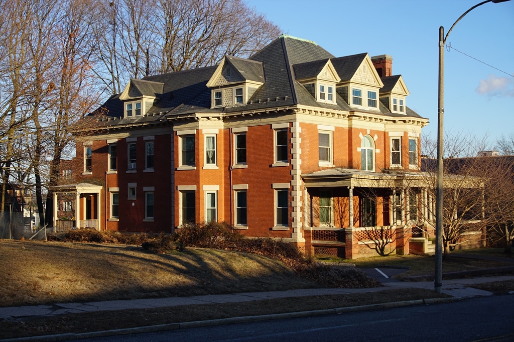 495 Appleton St, Holyoke, Massachusetts, 1 Bedroom Bedrooms, 2 Rooms Rooms,1 BathroomBathrooms,Residential Lease,For Rent,Appleton St,73500870