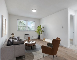 303 Broadway, Lynn, Massachusetts, 2 Bedrooms Bedrooms, 4 Rooms Rooms,1 BathroomBathrooms,Residential Lease,For Rent,Broadway,73500871