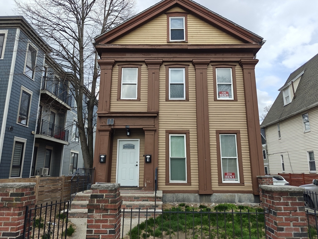 102 Mount Pleasant Ave, Boston, Massachusetts, 3 Bedrooms Bedrooms, 6 Rooms Rooms,2 BathroomsBathrooms,Residential Lease,For Rent,Mount Pleasant Ave,73500880