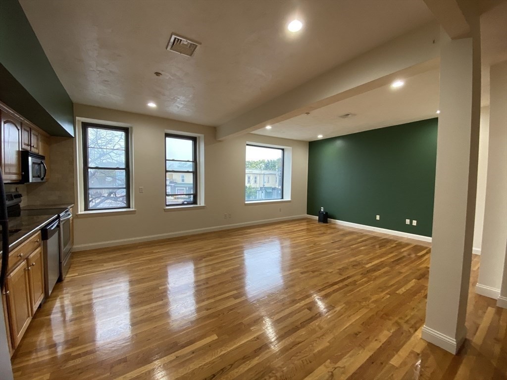 1008 Bennington, Boston, Massachusetts, 2 Bedrooms Bedrooms, 4 Rooms Rooms,2 BathroomsBathrooms,Residential Lease,For Rent,Bennington,73500703