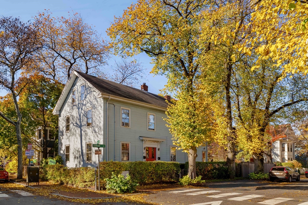 174 Hamilton Street, Cambridge, Massachusetts, 7 Bedrooms Bedrooms, 16 Rooms Rooms,3.5 BathroomsBathrooms,Residential Income,For Sale,Hamilton Street,73454108