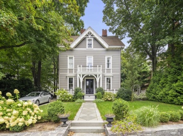 247 Kent Street, Brookline, Massachusetts, 4 Bedrooms Bedrooms, 8 Rooms Rooms,2.5 BathroomsBathrooms,Residential Lease,For Rent,Kent Street,73493081