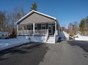 9A Winter St, Salem, New Hampshire, 2 Bedrooms Bedrooms, 6 Rooms Rooms,2 BathroomsBathrooms,Residential,For Sale,Winter St,73483617