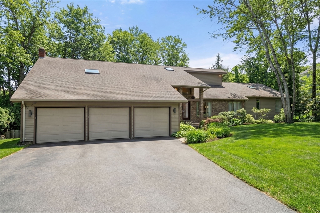 62 Bishop Road, Sharon, Massachusetts, 5 Bedrooms Bedrooms, 11 Rooms Rooms,4.5 BathroomsBathrooms,Residential,For Sale,Bishop Road,73482608