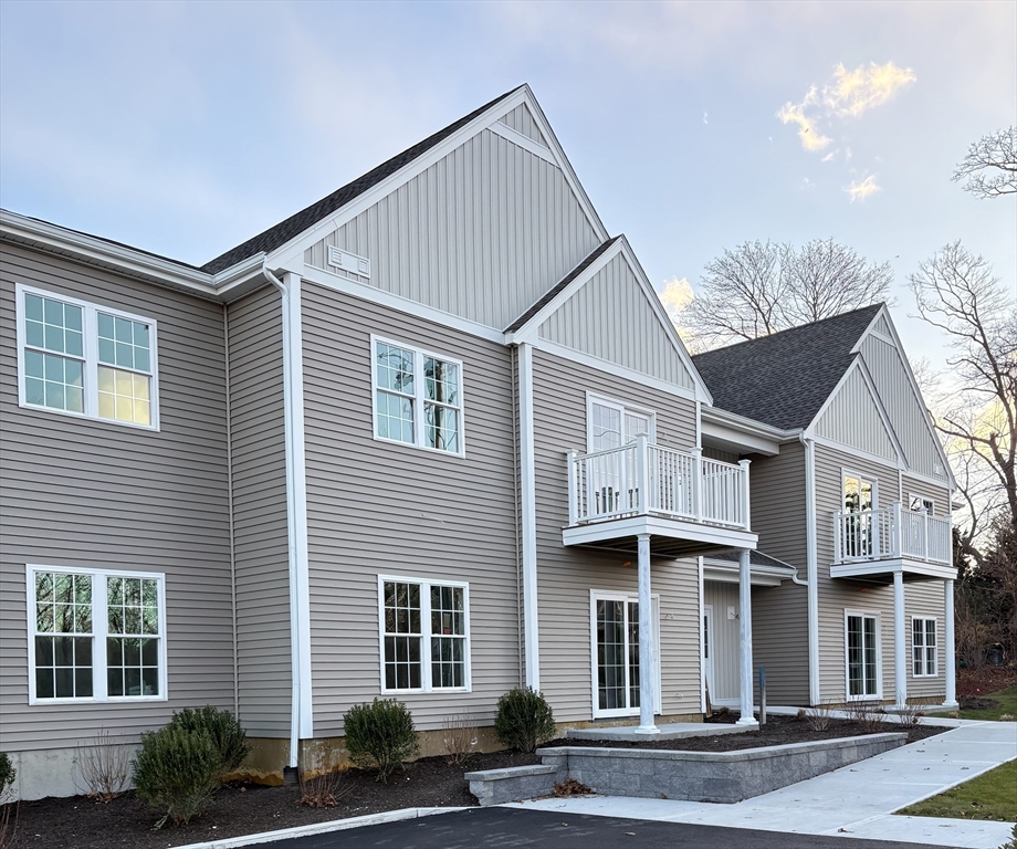 4 S Spooner St, Plymouth, Massachusetts, 2 Bedrooms Bedrooms, 4 Rooms Rooms,2 BathroomsBathrooms,Residential,For Sale,S Spooner St,73387065