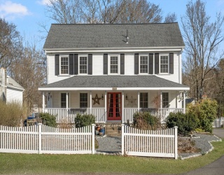 215 South St, Wrentham, Massachusetts, 4 Bedrooms Bedrooms, 9 Rooms Rooms,2.5 BathroomsBathrooms,Residential,For Sale,South St,73494279