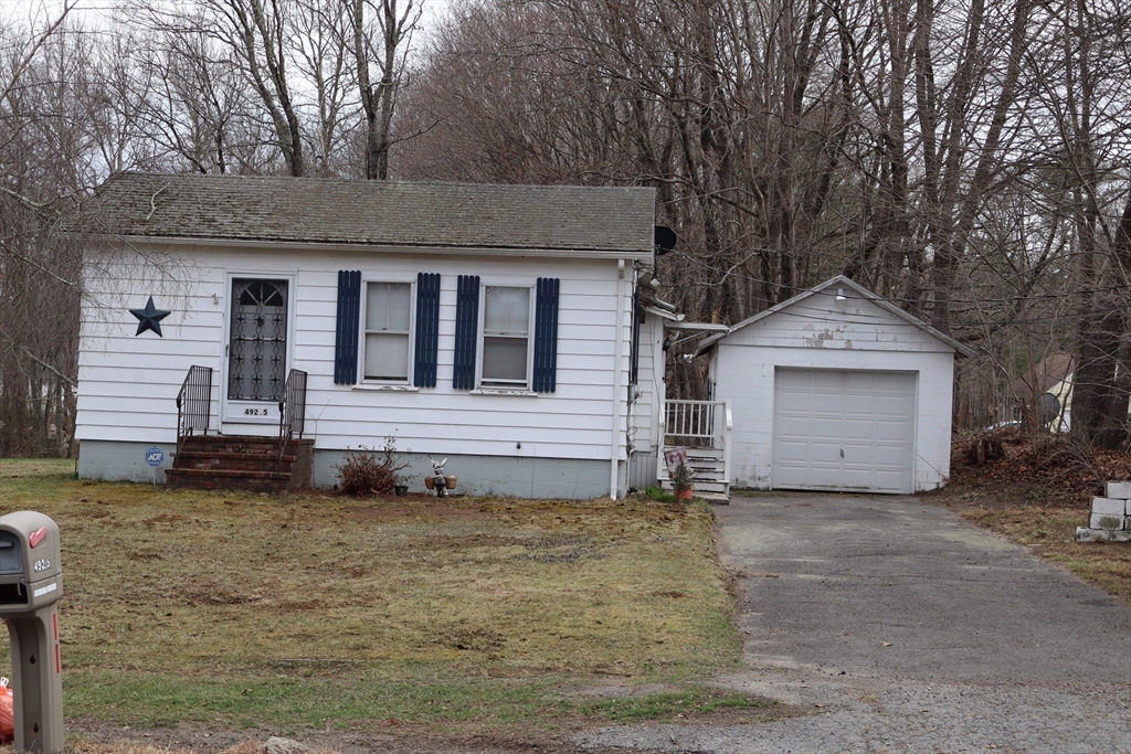 492.5 Tremont St, Taunton, Massachusetts, 1 Bedroom Bedrooms, 4 Rooms Rooms,1 BathroomBathrooms,Residential,For Sale,Tremont St,73500992