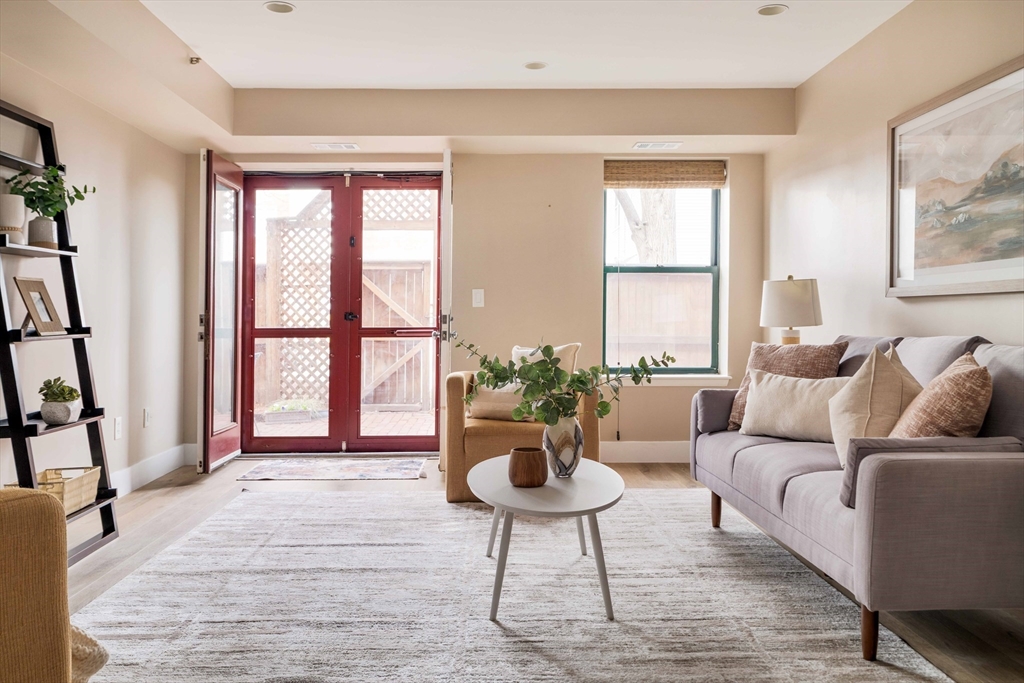 71 Fulkerson St., Cambridge, Massachusetts, 2 Bedrooms Bedrooms, 5 Rooms Rooms,2 BathroomsBathrooms,Residential,For Sale,Fulkerson St.,73500898