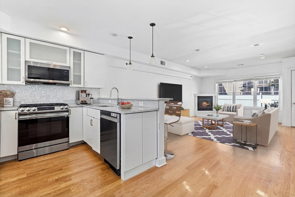 35 Middle St., Boston, Massachusetts, 3 Bedrooms Bedrooms, 5 Rooms Rooms,2.5 BathroomsBathrooms,Residential,For Sale,Middle St.,73501148