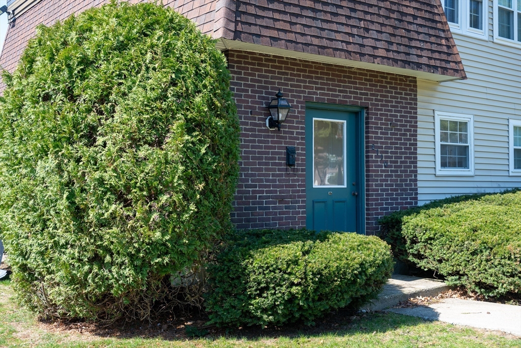 180 Main St, Bridgewater, Massachusetts, 2 Bedrooms Bedrooms, 4 Rooms Rooms,1.5 BathroomsBathrooms,Residential,For Sale,Main St,73501160