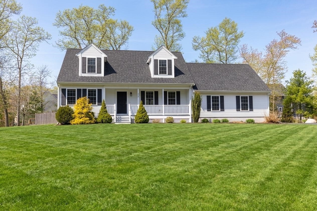 214 Steere St, Attleboro, Massachusetts, 3 Bedrooms Bedrooms, 6 Rooms Rooms,3.5 BathroomsBathrooms,Residential,For Sale,Steere St,73501004