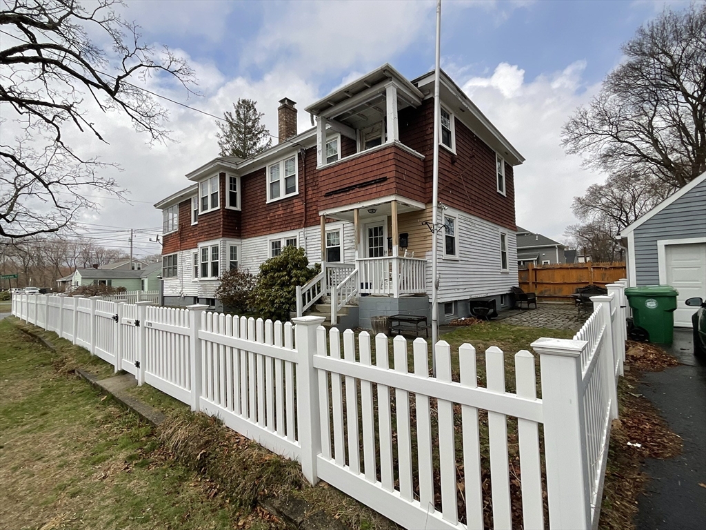 7-9 Boynton St, Clinton, Massachusetts, 4 Bedrooms Bedrooms, 12 Rooms Rooms,2 BathroomsBathrooms,Residential Income,For Sale,Boynton St,73500914