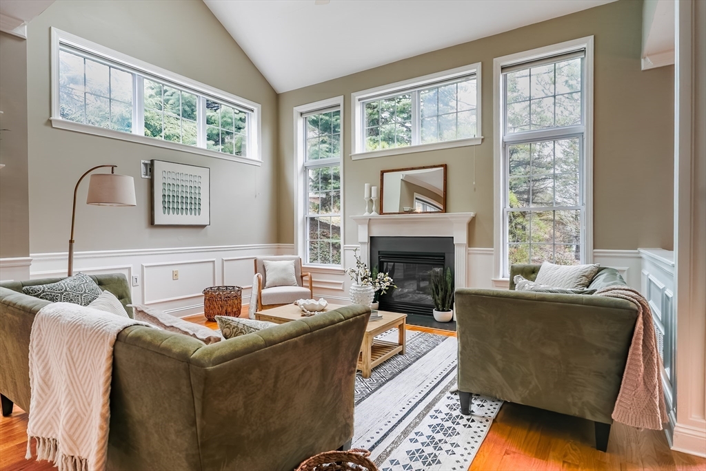 432 Boxwood Ln, Clinton, Massachusetts, 3 Bedrooms Bedrooms, 8 Rooms Rooms,3 BathroomsBathrooms,Residential,For Sale,Boxwood Ln,73501088