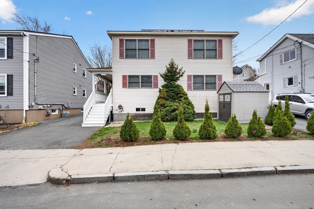 97 Clinton St, Chelsea, Massachusetts, 3 Bedrooms Bedrooms, 6 Rooms Rooms,1.5 BathroomsBathrooms,Residential,For Sale,Clinton St,73501102