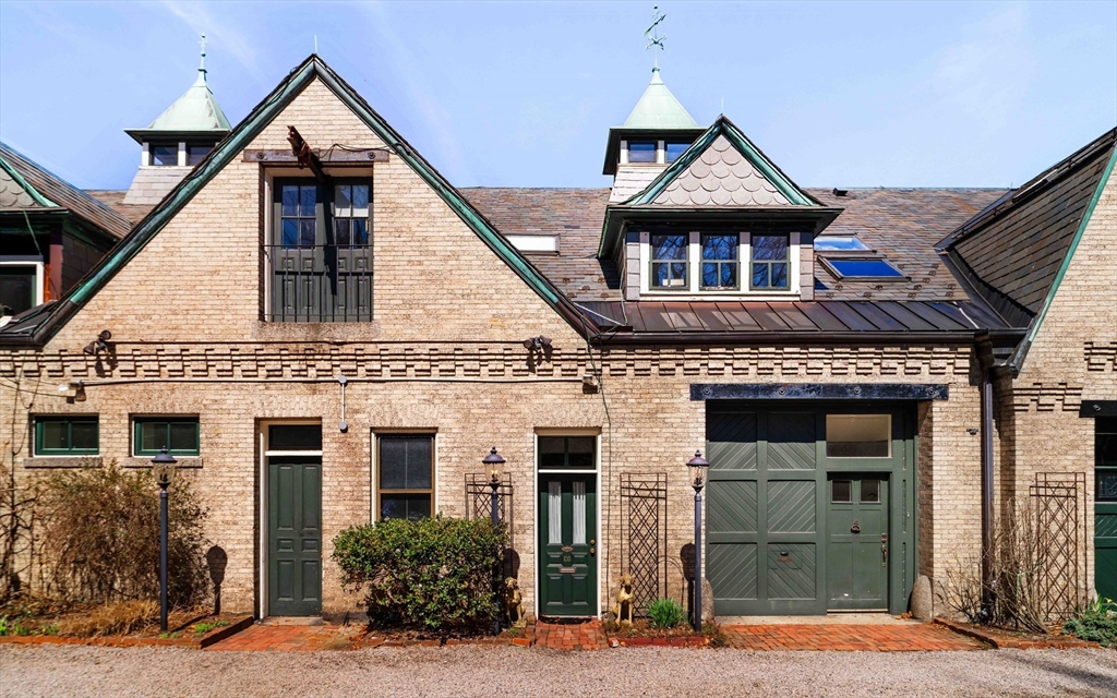 103 Bellevue St, Newton, Massachusetts, 2 Bedrooms Bedrooms, 5 Rooms Rooms,2.5 BathroomsBathrooms,Residential,For Sale,Bellevue St,73501105