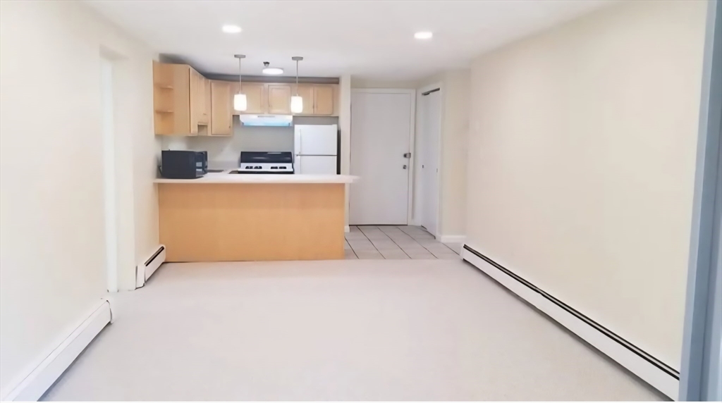 29 Harvard Ave, Medford, Massachusetts, 2 Bedrooms Bedrooms, 4 Rooms Rooms,2 BathroomsBathrooms,Residential Lease,For Rent,Harvard Ave,73501108