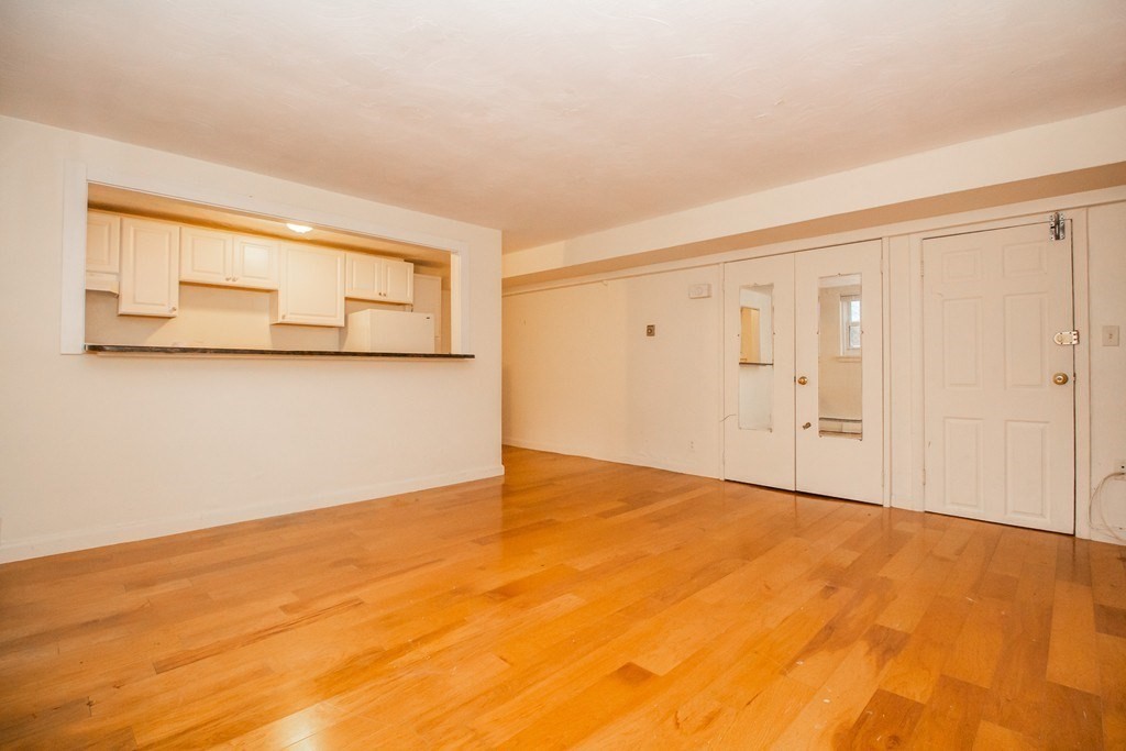 95 Chestnut St, Brookline, Massachusetts, 2 Bedrooms Bedrooms, 5 Rooms Rooms,1 BathroomBathrooms,Residential Lease,For Rent,Chestnut St,73501128
