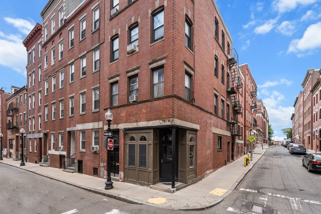 199 Salem St, Boston, Massachusetts, 2 Bedrooms Bedrooms, 4 Rooms Rooms,1 BathroomBathrooms,Residential Lease,For Rent,Salem St,73496204