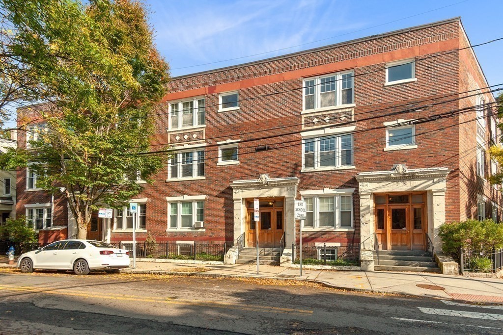 268 Windsor St, Cambridge, Massachusetts, 1 Bedroom Bedrooms, 3 Rooms Rooms,1 BathroomBathrooms,Residential Lease,For Rent,Windsor St,73496087