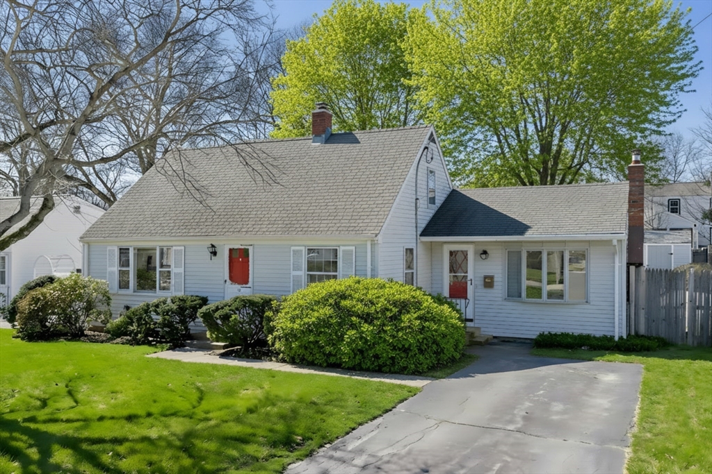 14 Washington Circle, Holbrook, Massachusetts, 3 Bedrooms Bedrooms, 7 Rooms Rooms,1.5 BathroomsBathrooms,Residential,For Sale,Washington Circle,73483337