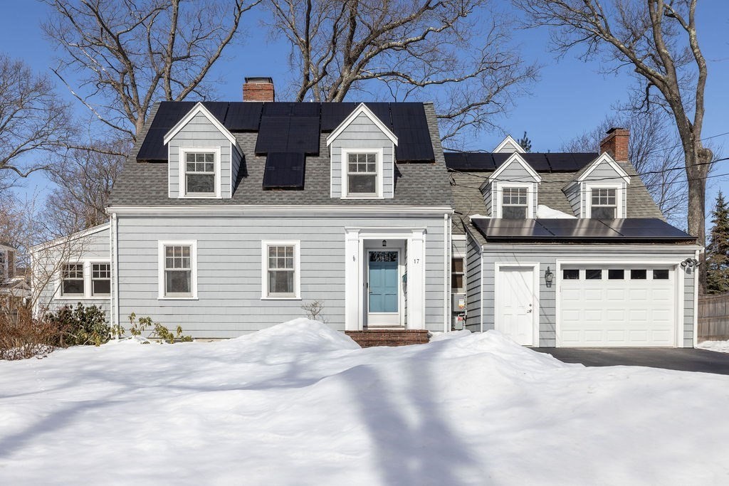 17 Lindbergh Avenue, Needham, Massachusetts, 4 Bedrooms Bedrooms, 10 Rooms Rooms,2.5 BathroomsBathrooms,Residential,For Sale,Lindbergh Avenue,73482574