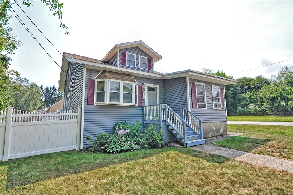 51 Brandon Rd, Dudley, Massachusetts, 3 Bedrooms Bedrooms, 8 Rooms Rooms,2 BathroomsBathrooms,Residential,For Sale,Brandon Rd,73488890