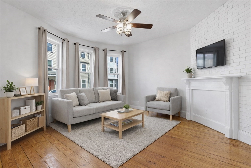 151 L St, Boston, Massachusetts, 2 Bedrooms Bedrooms, 5 Rooms Rooms,1 BathroomBathrooms,Residential Lease,For Rent,L St,73497295