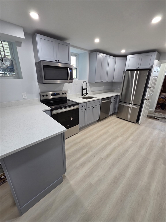137 Centre St, Boston, Massachusetts, 2 Bedrooms Bedrooms, 4 Rooms Rooms,1 BathroomBathrooms,Residential Lease,For Rent,Centre St,73486087