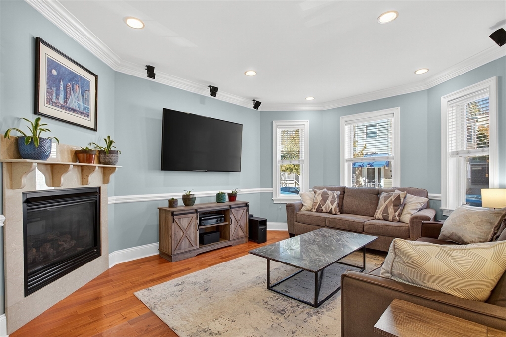 703 East 5th Street, Boston, Massachusetts, 2 Bedrooms Bedrooms, 5 Rooms Rooms,1 BathroomBathrooms,Residential,For Sale,East 5th Street,73473949