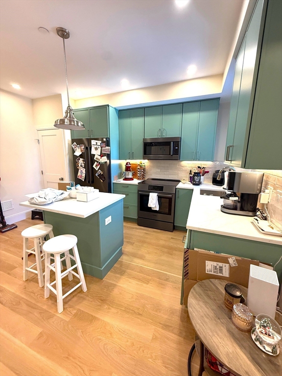 552 East 5th, Boston, Massachusetts, 1 Bedroom Bedrooms, 3 Rooms Rooms,1 BathroomBathrooms,Residential Lease,For Rent,East 5th,73481470