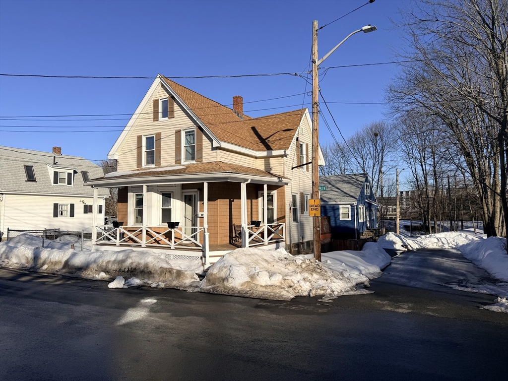 79 Lawrence St, Salem, Massachusetts, 3 Bedrooms Bedrooms, 6 Rooms Rooms,1.5 BathroomsBathrooms,Residential,For Sale,Lawrence St,73482768