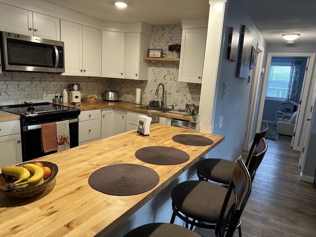 1475 Braley, New Bedford, Massachusetts, 2 Bedrooms Bedrooms, 4 Rooms Rooms,1 BathroomBathrooms,Residential,For Sale,Braley,73455510