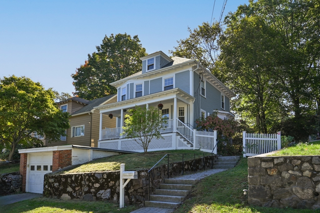 32 Charles St, Wakefield, Massachusetts, 4 Bedrooms Bedrooms, 7 Rooms Rooms,1.5 BathroomsBathrooms,Residential Lease,For Rent,Charles St,73490439