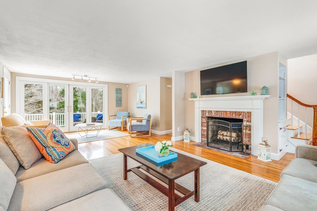 1 Fox Lane, Falmouth, Massachusetts, 3 Bedrooms Bedrooms, 8 Rooms Rooms,2.5 BathroomsBathrooms,Residential,For Sale,Fox Lane,73477619
