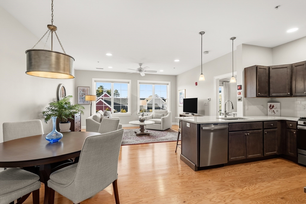 2 Mariners Way, Plymouth, Massachusetts, 1 Bedroom Bedrooms, 4 Rooms Rooms,1.5 BathroomsBathrooms,Residential,For Sale,Mariners Way,73501221