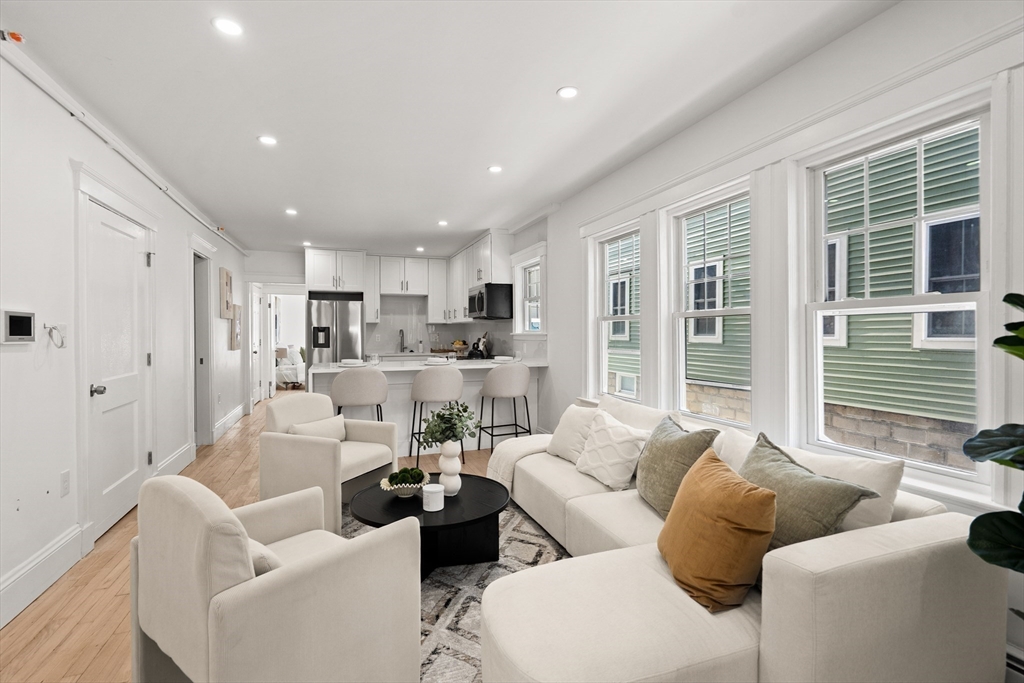 60 Derby St, Somerville, Massachusetts, 2 Bedrooms Bedrooms, 4 Rooms Rooms,2 BathroomsBathrooms,Residential,For Sale,Derby St,73501291