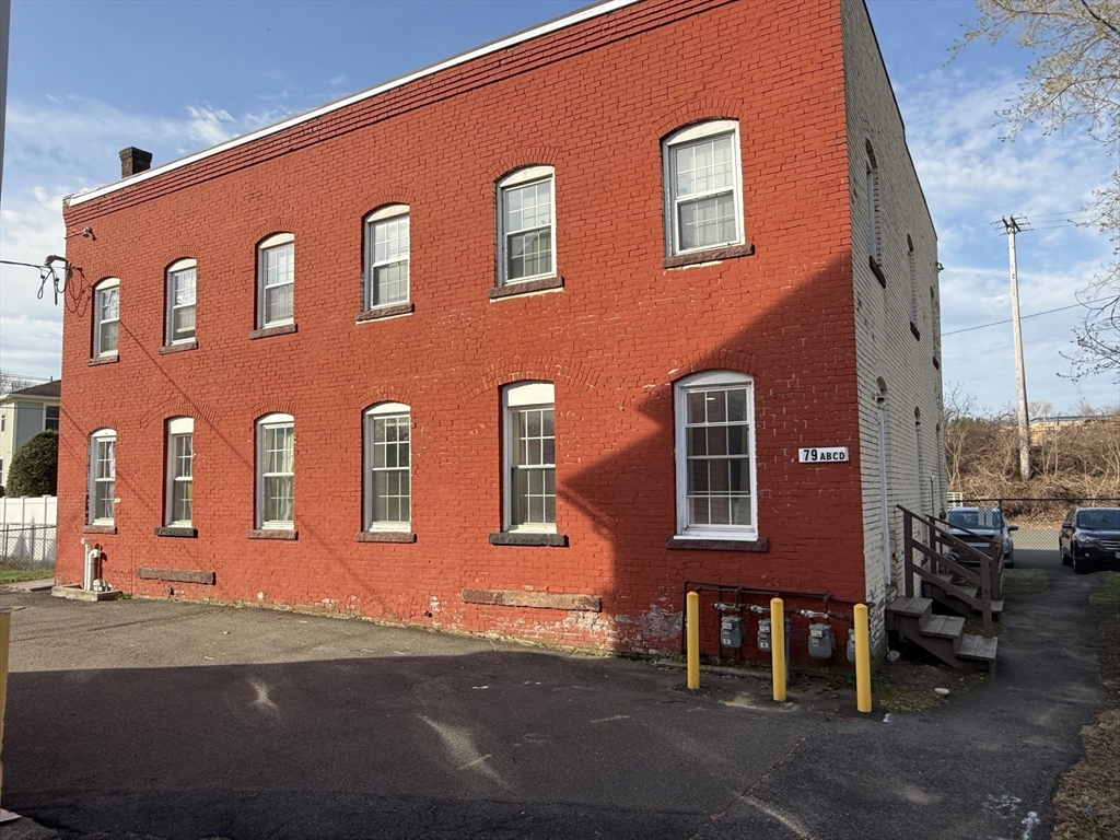 79 Hawley Street, Northampton, Massachusetts, 2 Bedrooms Bedrooms, 4 Rooms Rooms,1 BathroomBathrooms,Residential Lease,For Rent,Hawley Street,73501304