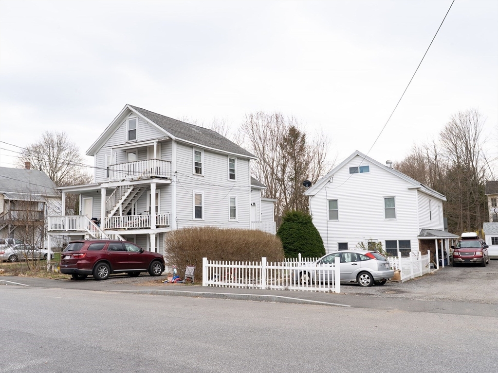 15-17 Central St, Brookfield, Massachusetts, 10 Bedrooms Bedrooms, 21 Rooms Rooms,5 BathroomsBathrooms,Residential Income,For Sale,Central St,73501301