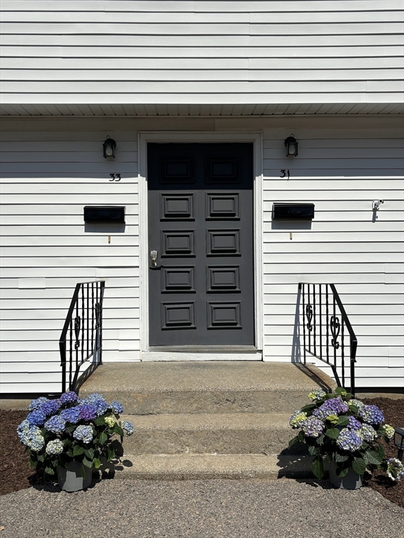 31-33 Atherton Road, Foxboro, Massachusetts, 6 Bedrooms Bedrooms, 12 Rooms Rooms,3 BathroomsBathrooms,Residential Income,For Sale,Atherton Road,73501310