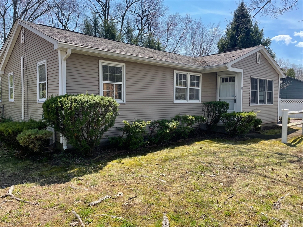 25 Piper Cross Rd, West Springfield, Massachusetts, 2 Bedrooms Bedrooms, 5 Rooms Rooms,1.5 BathroomsBathrooms,Residential,For Sale,Piper Cross Rd,73501329