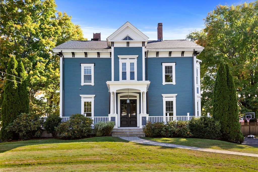 90 Maple Pl, Dedham, Massachusetts, 6 Bedrooms Bedrooms, 10 Rooms Rooms,3.5 BathroomsBathrooms,Residential Lease,For Rent,Maple Pl,73501328