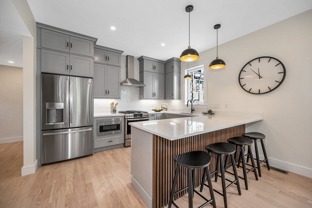 13 Chestnut Street, Wakefield, Massachusetts, 3 Bedrooms Bedrooms, 6 Rooms Rooms,2.5 BathroomsBathrooms,Residential,For Sale,Chestnut Street,73501332