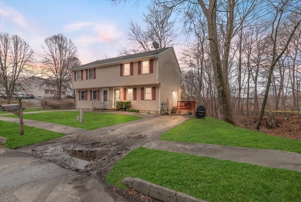 38 Twin Brooks Cir, Haverhill, Massachusetts, 3 Bedrooms Bedrooms, 5 Rooms Rooms,1.5 BathroomsBathrooms,Residential,For Sale,Twin Brooks Cir,73501362