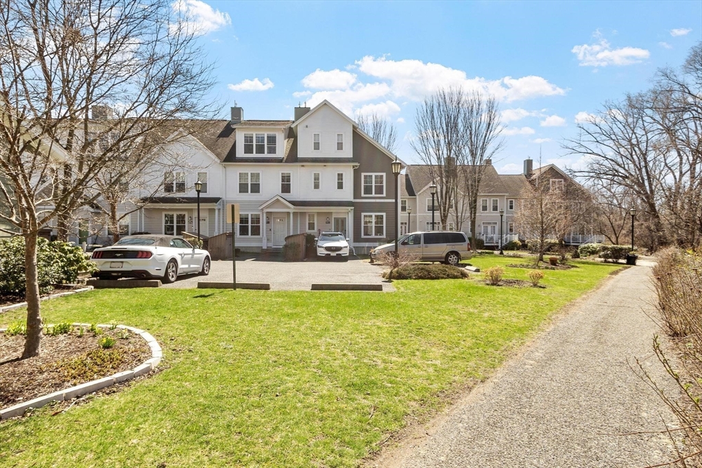 7 Lark Dr, Boston, Massachusetts, 3 Bedrooms Bedrooms, 6 Rooms Rooms,2.5 BathroomsBathrooms,Residential,For Sale,Lark Dr,73501599