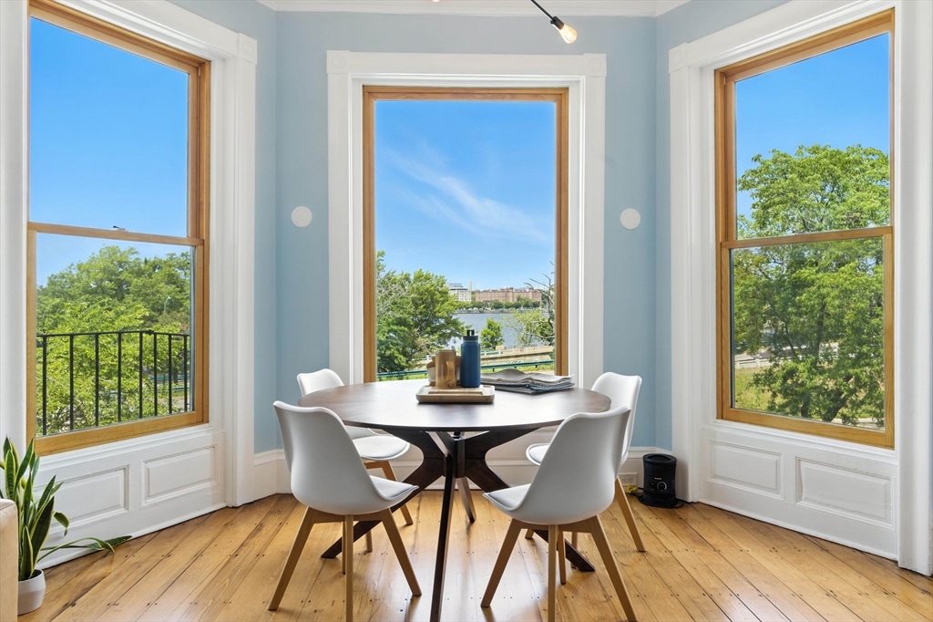 37 Bay State Rd, Boston, Massachusetts, 2 Bedrooms Bedrooms, 4 Rooms Rooms,1.5 BathroomsBathrooms,Residential,For Sale,Bay State Rd,73501602