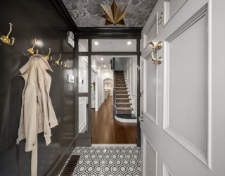 19 Charles River Square, Boston, Massachusetts, 3 Bedrooms Bedrooms, 9 Rooms Rooms,3.5 BathroomsBathrooms,Residential,For Sale,Charles River Square,73501398