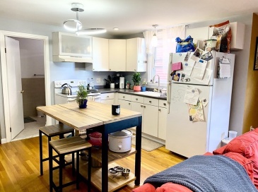135 Central St, Somerville, Massachusetts, 1 Bedroom Bedrooms, 2 Rooms Rooms,1 BathroomBathrooms,Residential Lease,For Rent,Central St,73501427