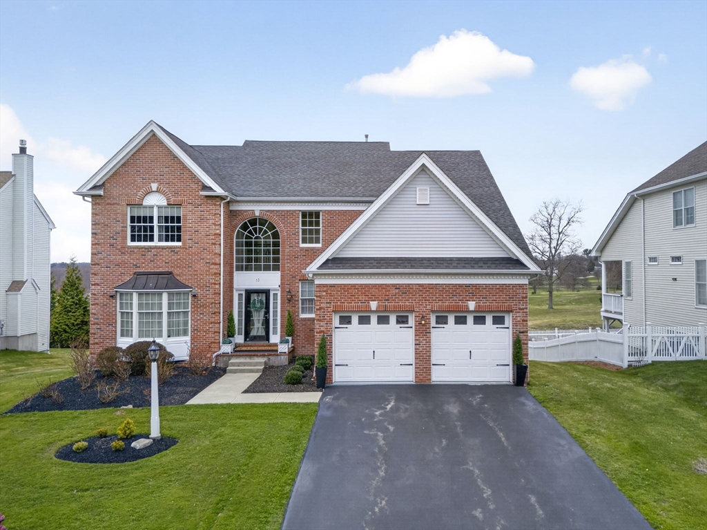 13 Fairways Ln, Methuen, Massachusetts, 4 Bedrooms Bedrooms, 7 Rooms Rooms,3.5 BathroomsBathrooms,Residential,For Sale,Fairways Ln,73501440