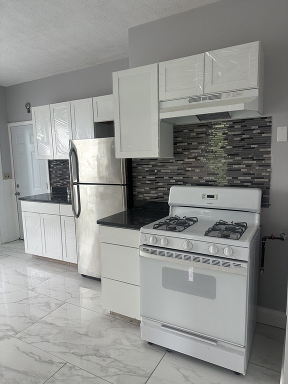 19 Dewey St, Boston, Massachusetts, 4 Bedrooms Bedrooms, 6 Rooms Rooms,1 BathroomBathrooms,Residential Lease,For Rent,Dewey St,73501464