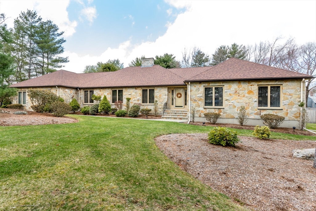 42 Angela Street, Canton, Massachusetts, 3 Bedrooms Bedrooms, 7 Rooms Rooms,3.5 BathroomsBathrooms,Residential,For Sale,Angela Street,73501479